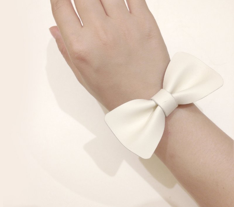 Zemoneni 全手作 限量 米白色 牛皮皮革 手镯 手环 - 手链/手环 - 真皮 白色