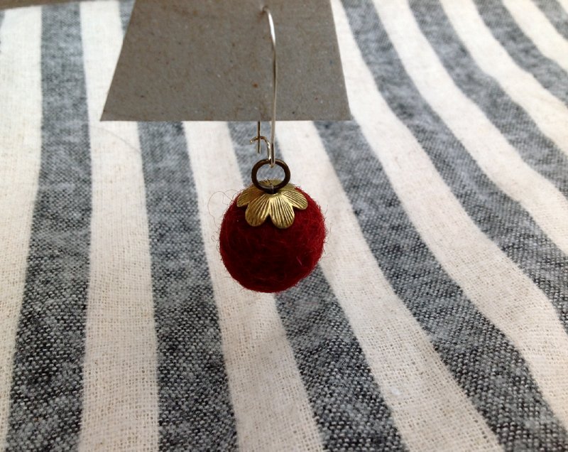 耳环●羊毛毡小红莓 - 耳环/耳夹 - 羊毛 红色