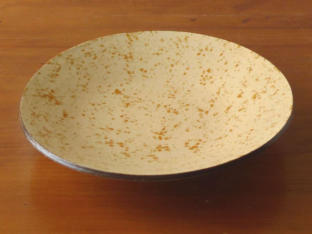 (Resale) cream deep plate (medium) - 浅碟/小碟子 - 其他材质 黄色