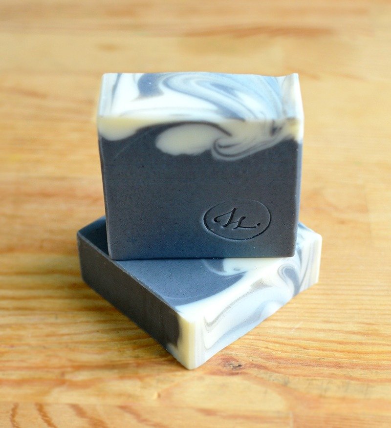 黑潮 -冷制手工皂,备长炭净肤皂,薄荷尤加利-中油性肌肤 - 男性清洁护肤品 - 植物．花 黑色