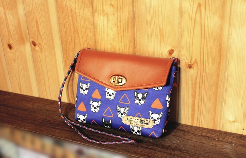 【巧手猫x城市猫】旅行好伙伴* 斜背包 转扣信封包 相机收纳 法斗 三角几何 宝石蓝 樱桃粉 - 侧背包/斜挎包 - 真皮 蓝色