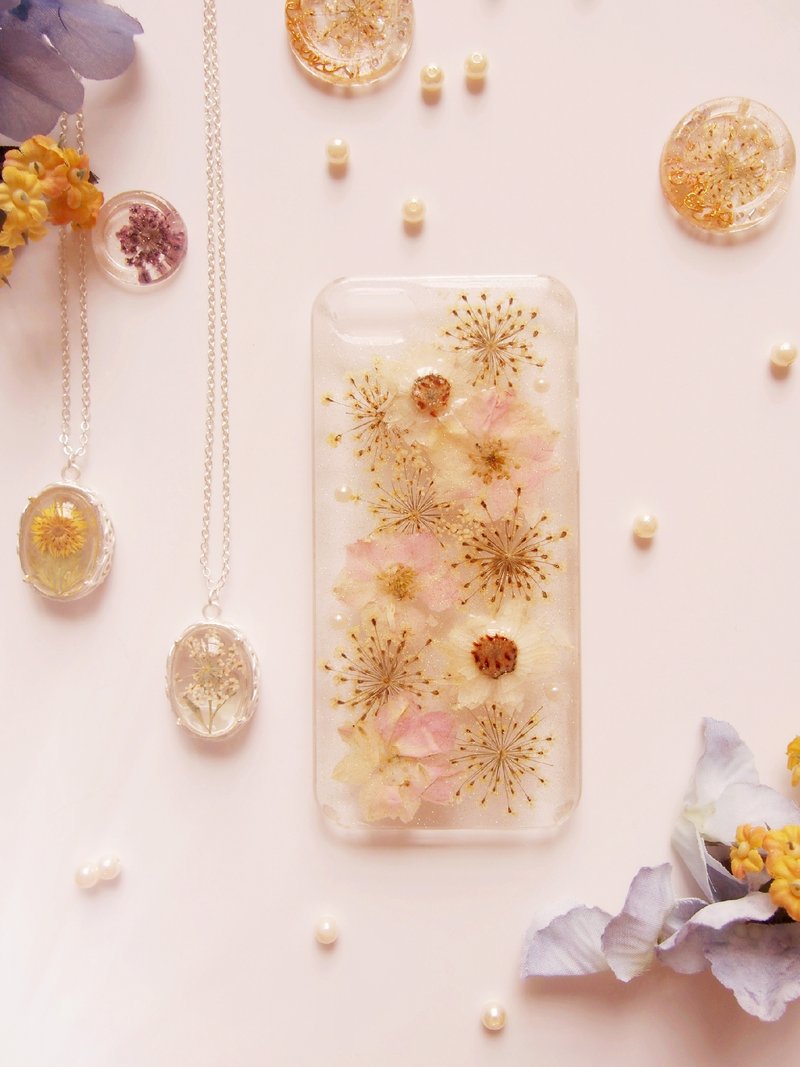 Tammy St. 冰花系列 浪漫气质淡淡粉白花香自然感押花 IPHONE5/5S手机壳 保护壳 - 手机壳/手机套 - 塑料 粉红色