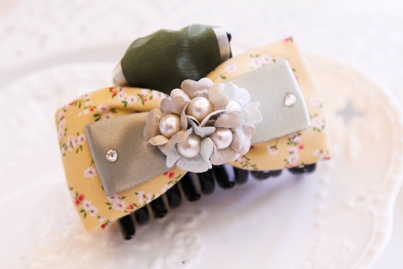 鹅黄色小花鲨鱼夹 - 发饰 - 其他材质 橘色