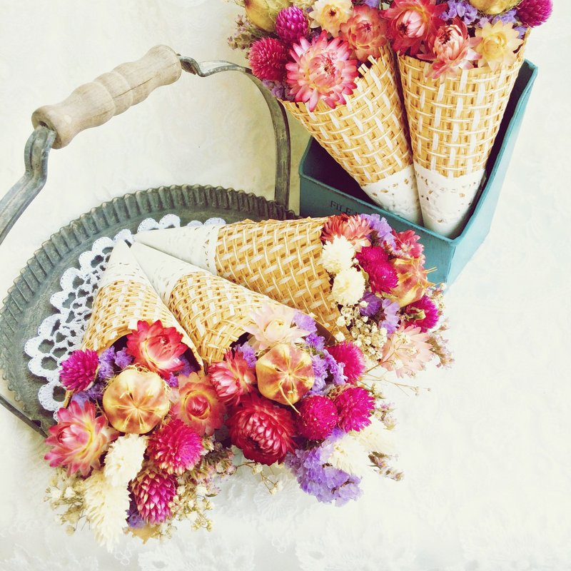 【恋恋情迷─甜筒干燥花】干燥花 婚礼小物 生日礼物 探房礼 外拍 婚摄 小花束 - 植栽/盆栽 - 其他材质 