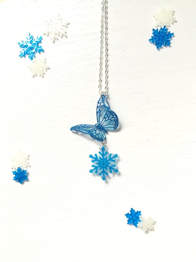 ‘冬日限定’雪花纷飞蓝色纹理手绘蝴蝶雪花颈链 - 颈链 - 硅胶 蓝色