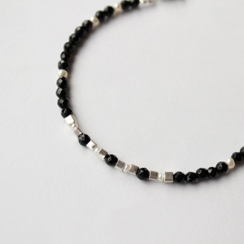 Journal(旋律中) 棋盘格/手作 纯银、珍珠玛瑙手环手链 - 手链/手环 - 其他材质 黑色