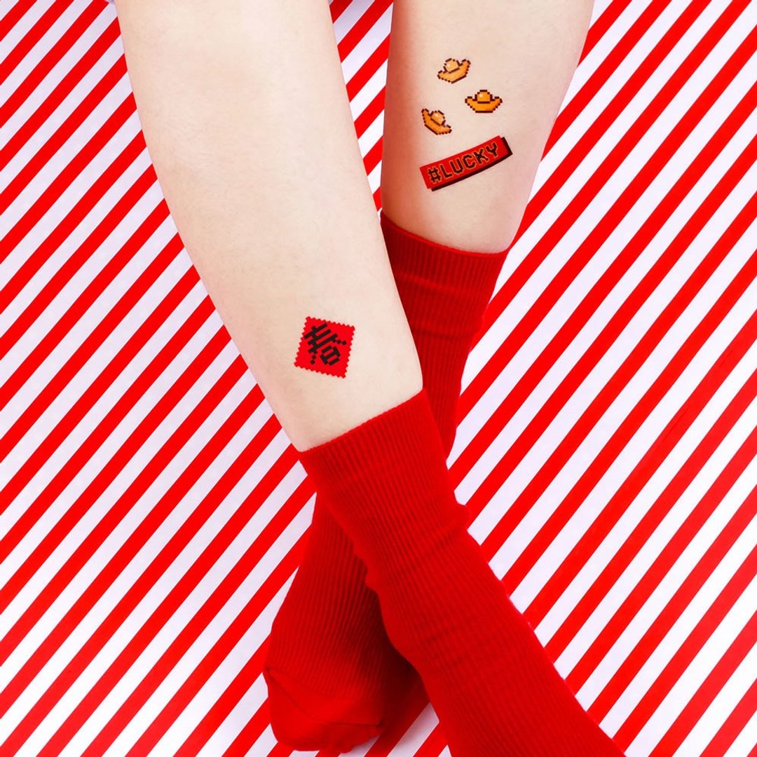 刺青纹身贴纸 - 春联元宝 新年快乐 Surprise Tattoos - 纹身贴 - 纸 红色