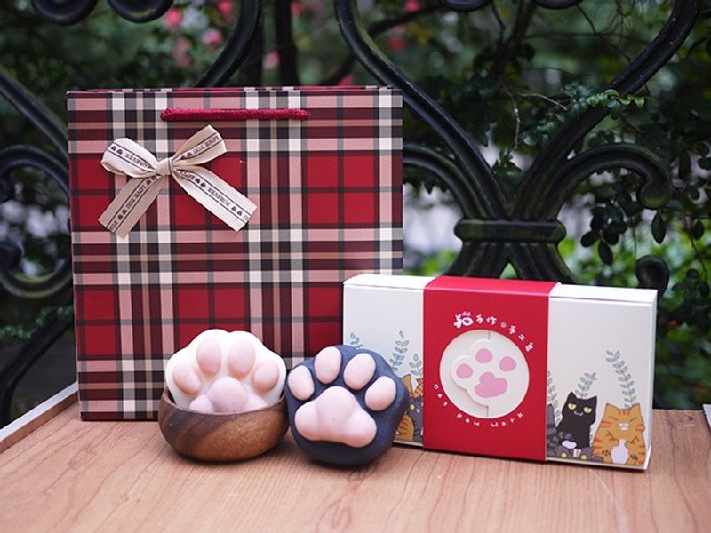 [2015情人节限定] 黑白玫瑰两入猫掌皂礼盒（附赠缎带提袋） - 香薰/精油/线香 - 植物．花 红色