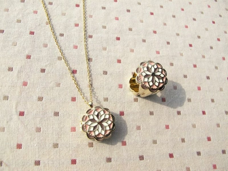 古典花饰品  make a wish --- 粉红咖啡 - 项链 - 其他金属 