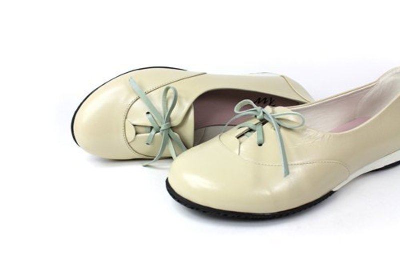 俏皮绑带真皮米色平底鞋 - 女款休闲鞋 - 真皮 金色