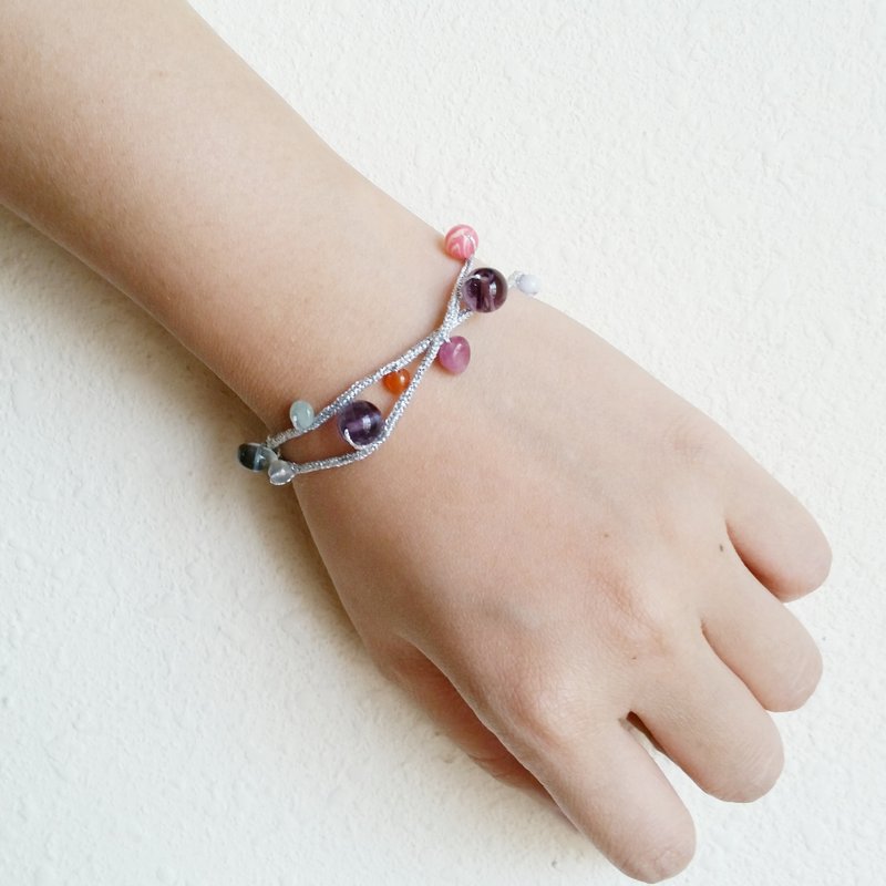 Knit with love新款 萤石，红纹石， 不规则型红碧茜，海蓝宝，金发晶 ，黄晶，玛瑙石，蓝光拉长石 手织手链 - 手链/手环 - 宝石 多色
