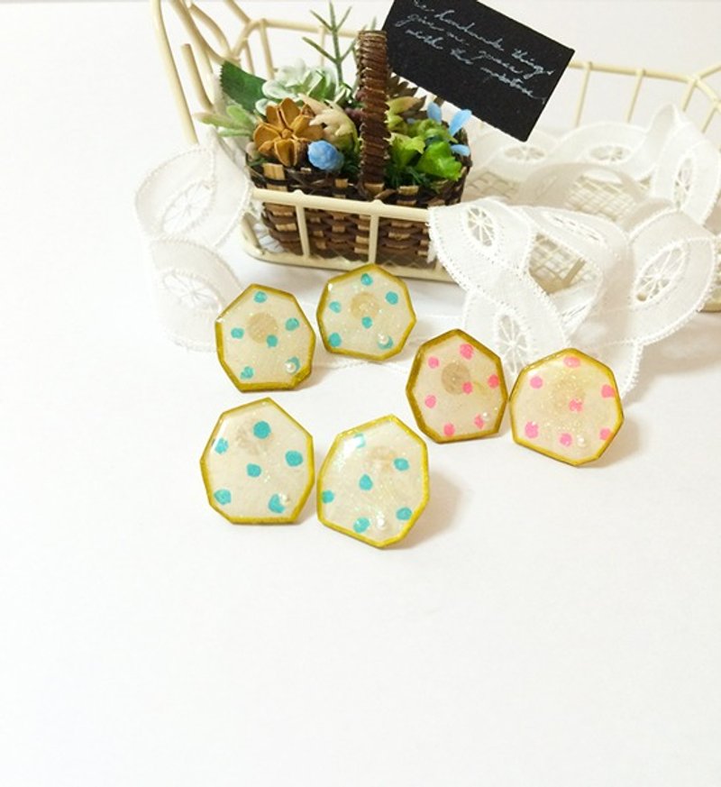 经典不败点点硬胶耳针(2色) - 耳环/耳夹 - 压克力 蓝色