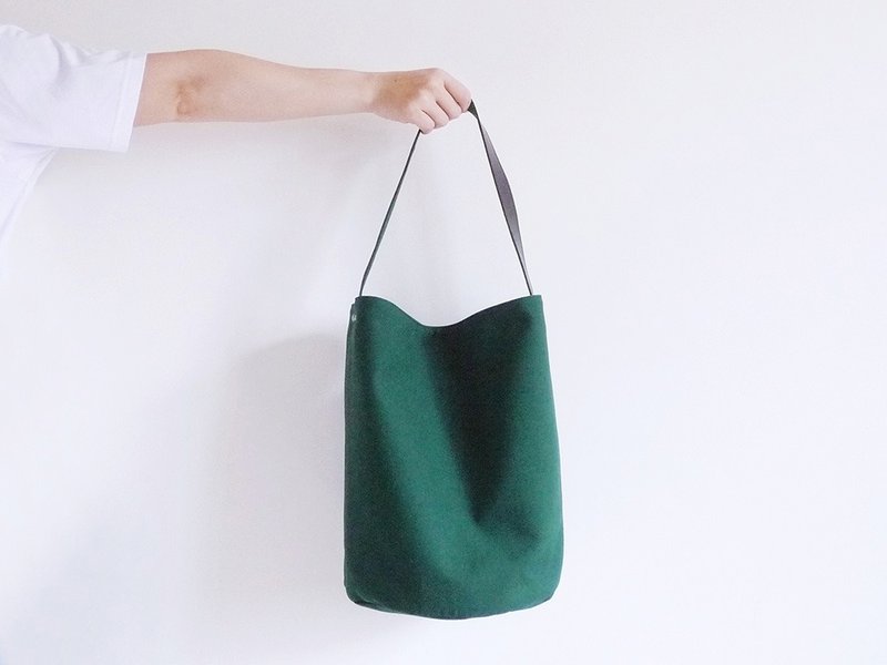 藏绿色帆布大型水桶(圆) 皮革提把肩包 - 侧背包/斜挎包 - 棉．麻 绿色