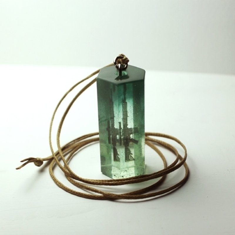 树酯项链 / 透明六角 / do you really have a gun ? / 渐层墨绿 - 项链 - 塑料 绿色