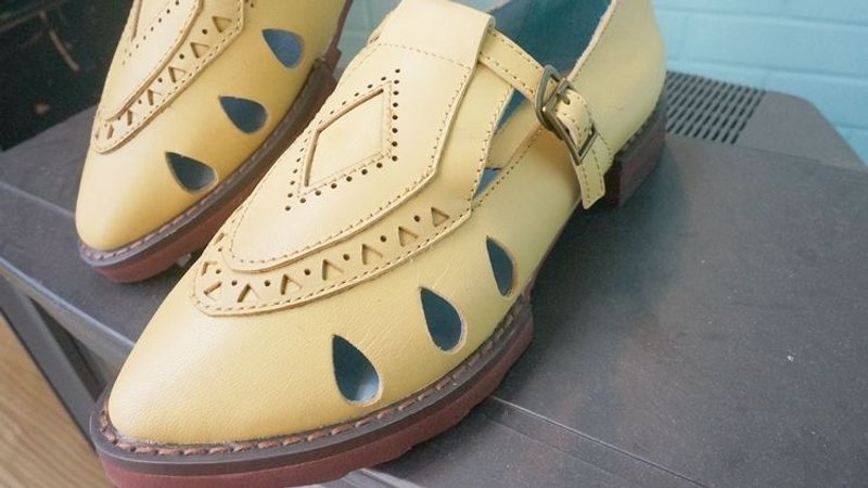 ‘绝版最后1双40号’#857#[ 嫦娥穿去漫步月球。雕花复古低跟 ](黄) - 女款休闲鞋 - 真皮 黄色