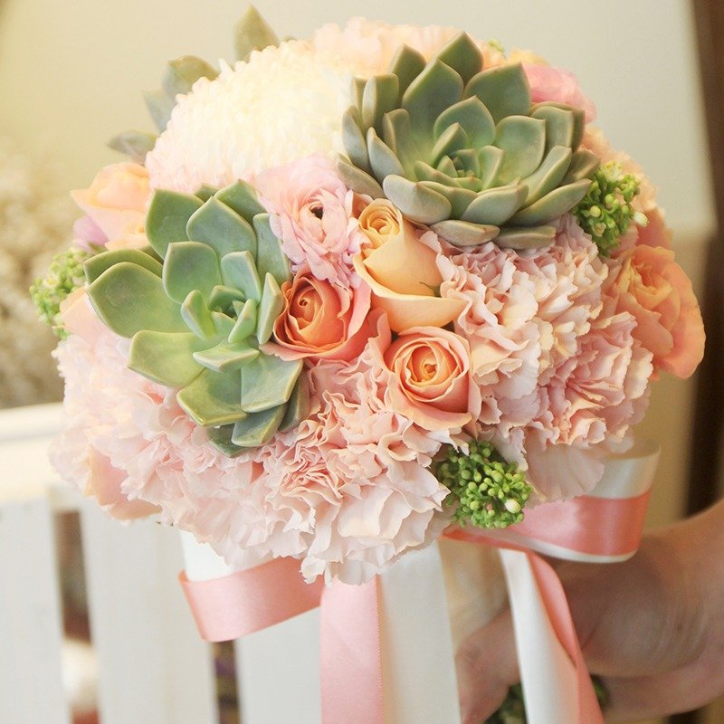 漫花草-多肉植物粉橘色系新娘捧花 定制化婚礼捧花 欧式鲜花捧花 - 胸针 - 植物．花 白色