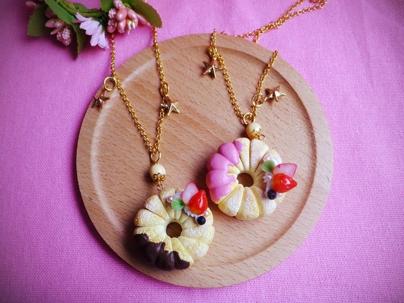 甜点黏土-甜甜圈项链-草莓淋酱款 - 项链 - 其他材质 多色