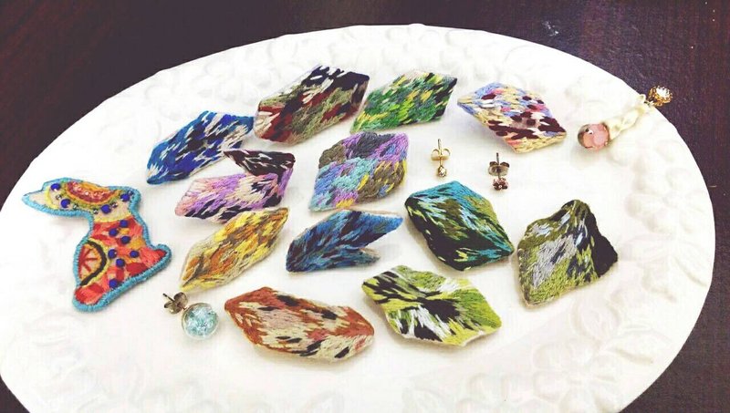 【矿石】耳环/手作刺绣 - 耳环/耳夹 - 绣线 多色