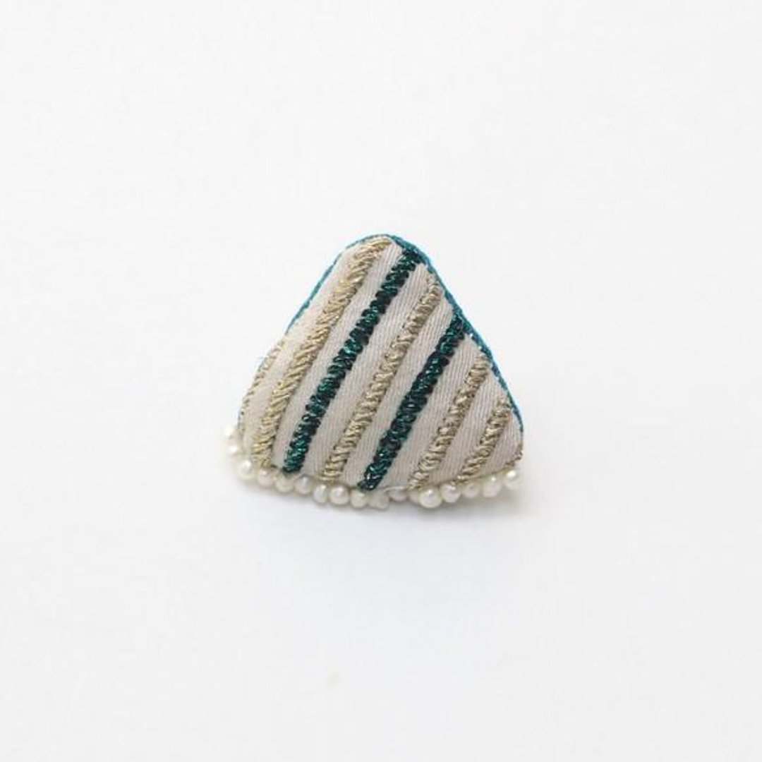 Small sparkling embroidery brooches 002 [Order production] - 胸针 - 其他材质 卡其色