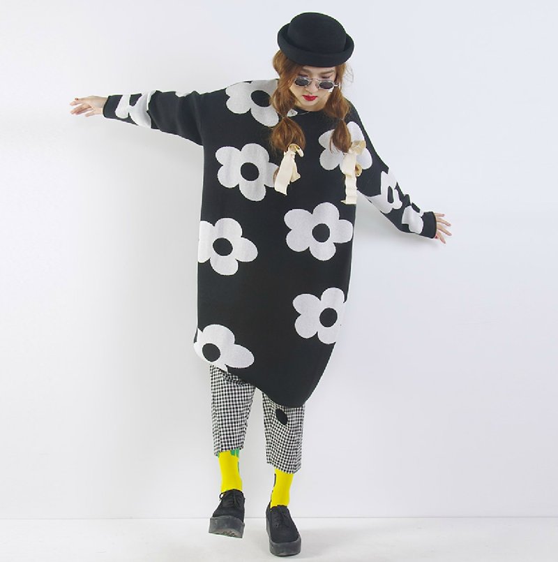 黑白大花纯棉针织长衫毛衣 - imakokoni - 女装针织衫/毛衣 - 棉．麻 黑色