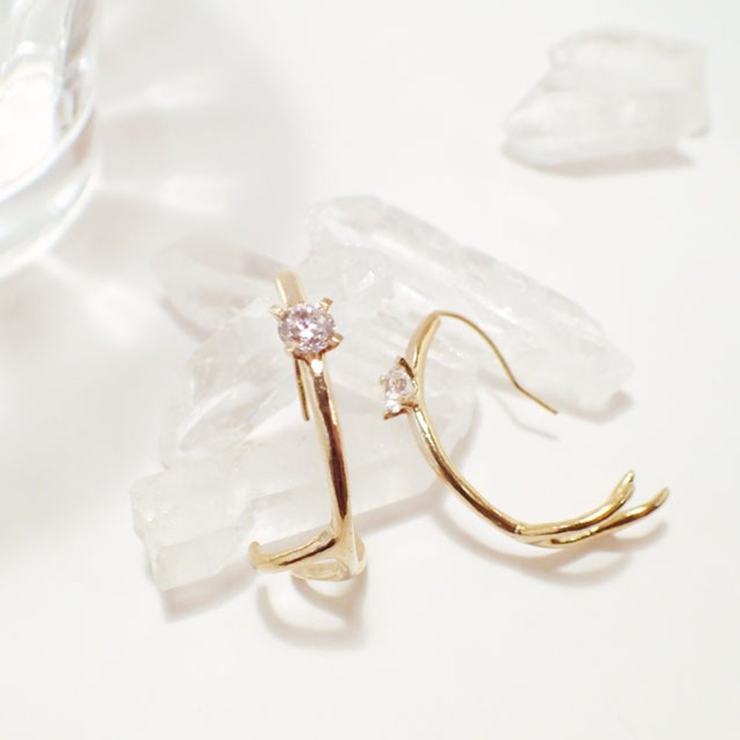 Deer horn earrings - 耳环/耳夹 - 其他金属 金色
