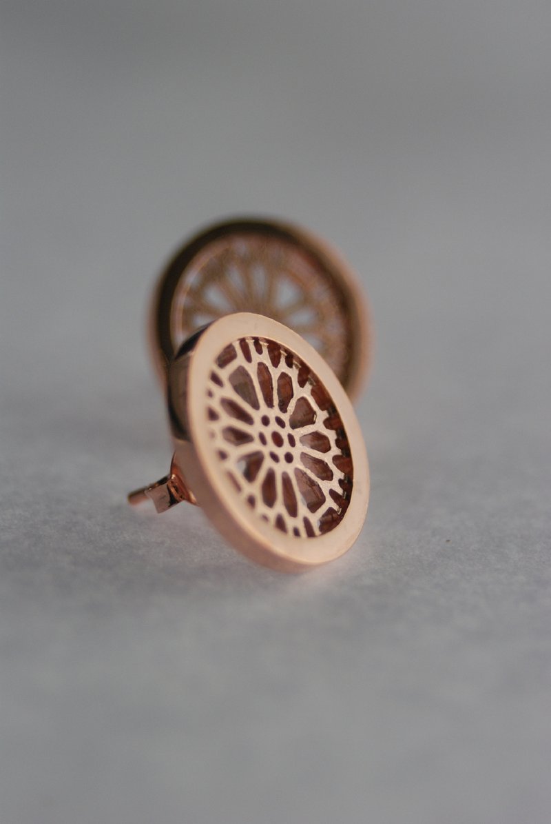 【蒋堂】贴式耳环(大) 金粉色系 - 耳环/耳夹 - 其他金属 金色