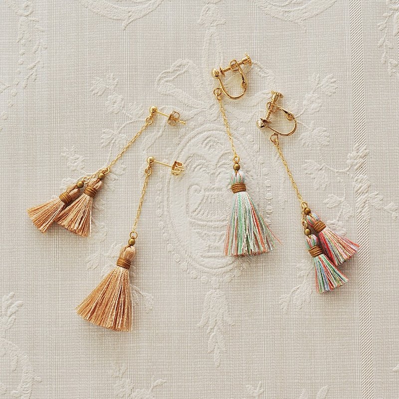 Earrings / Asymmetry tassel earring - 耳环/耳夹 - 其他材质 多色