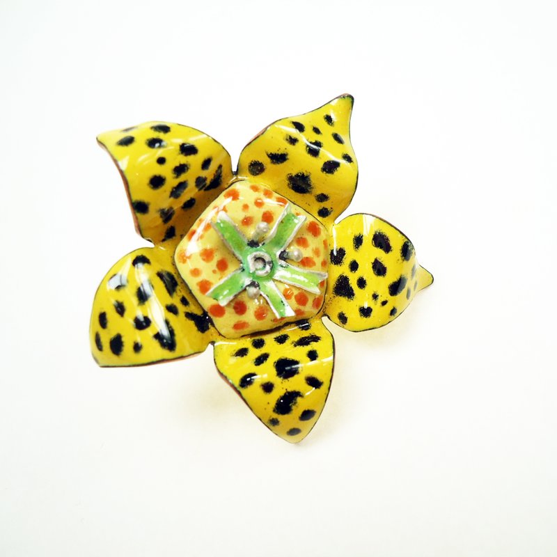 I'm a Desert Plant Waiting for Raining Days [我是一株等待季节性阵雨的沙漠植物]系列胸针之七:班纹犀角(可当项坠) - 项链 - 其他金属 黄色