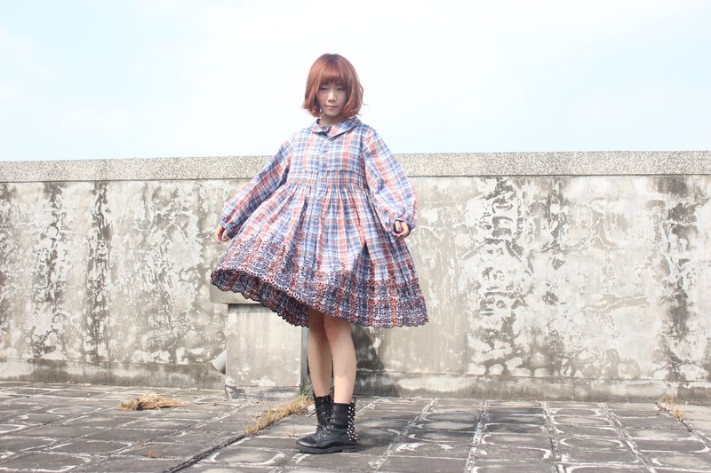 古着商品-蓝橘细格纹下摆细致刺绣洋娃娃洋装 - 洋装/连衣裙 - 棉．麻 蓝色