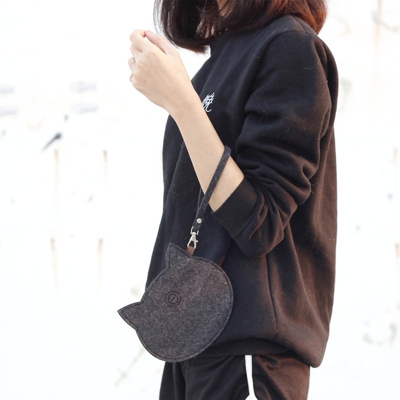 羊毛毡猫咪随身包/附手腕带-深灰猫 - 化妆包/杂物包 - 羊毛 灰色