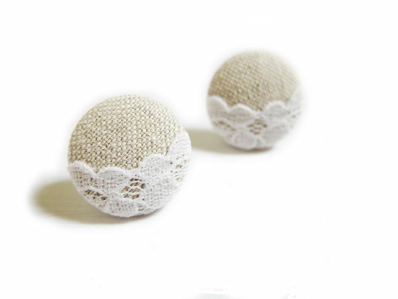 布扣耳环 自然麻色蕾丝 - 耳环/耳夹 - 其他材质 