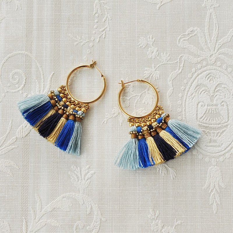 Pierce / Tassel Pierced earring blue - 耳环/耳夹 - 其他材质 蓝色