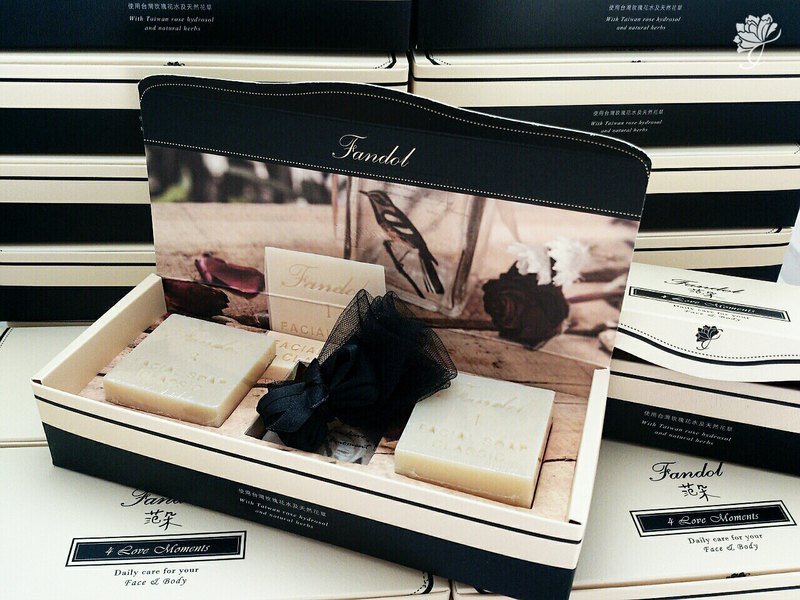 Fandol 范朵 手工皂/香皂 ❃ 4 Love Moments 台湾玫瑰洁颜皂二入组礼盒 - 香薰/精油/线香 - 植物．花 