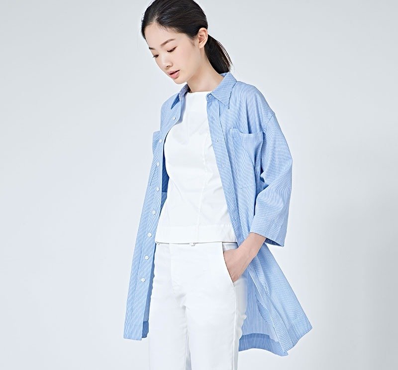 【夏日防晒】一抹清新 胶原蛋白浅蓝条纹外搭罩衫衬衫薄外套 - 女装休闲/机能外套 - 棉．麻 蓝色