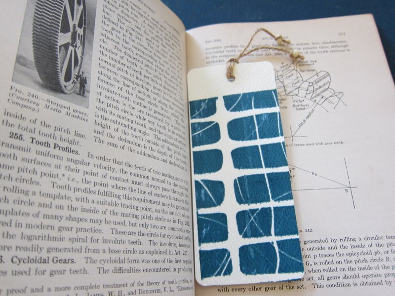 10/15-10/31 因为我们恋物-2013周年庆 // 全馆满千免运费 ＋ 送手工书签一张 - 木工/竹艺/纸艺 - 纸 多色