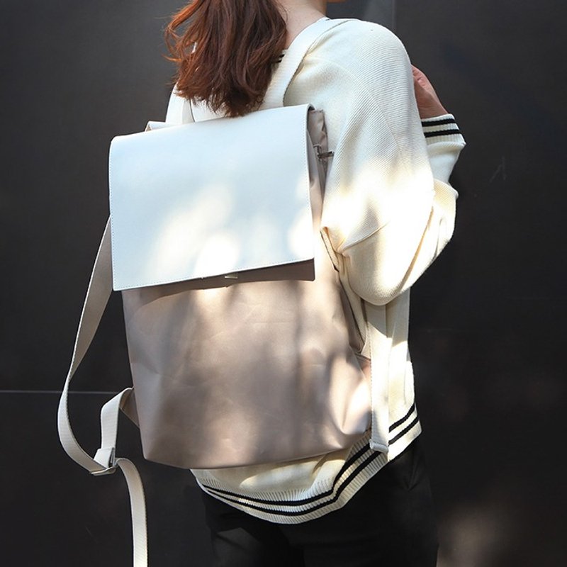 韩国ithinkso 直立后背包 双材质混搭 LEATHER FLAP BACKPACK-BeigeWhite - 后背包/双肩包 - 其他材质 