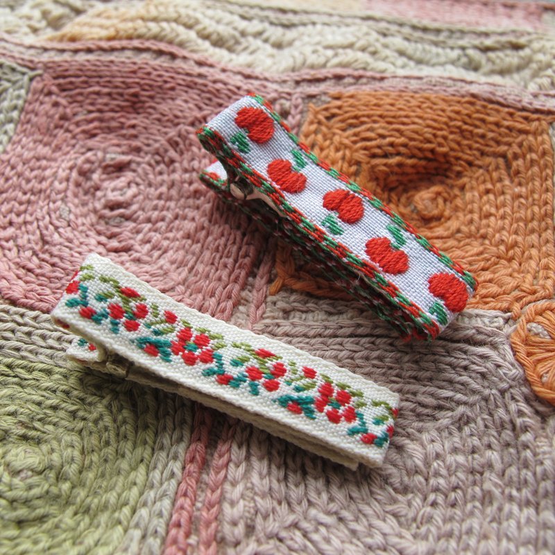 苹果与花藤-宝宝发夹组(花藤款2入) - 围嘴/口水巾 - 绣线 红色