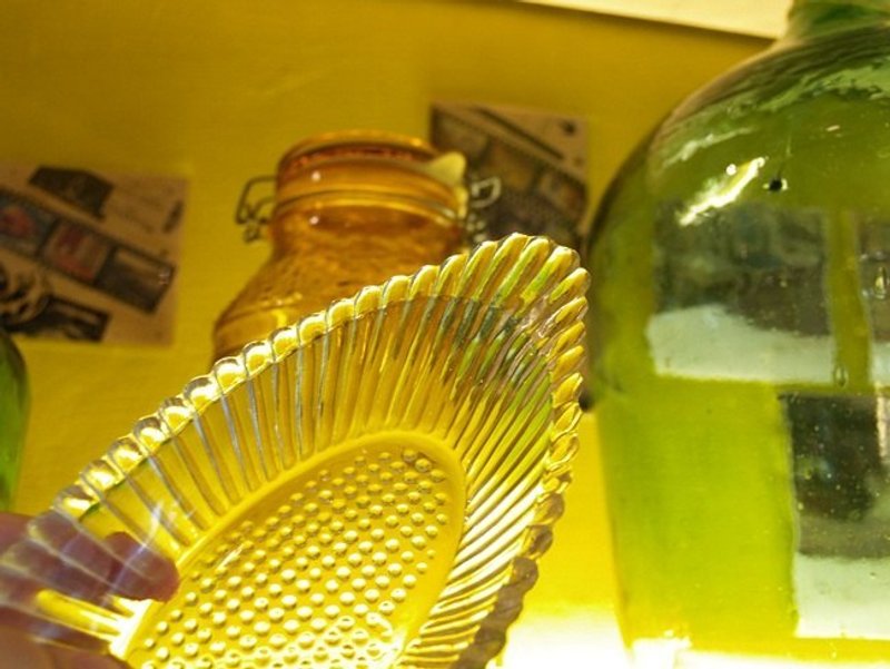 Vintage。台湾老货。贝壳型老玻璃盘。拍摄道具/收藏/饰品小物/陈列商品(包邮) - 其他 - 其他材质 