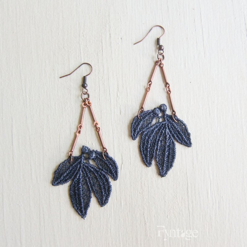 [Fyntage] 古董手染蕾丝耳环 - 耳环/耳夹 - 其他材质 灰色