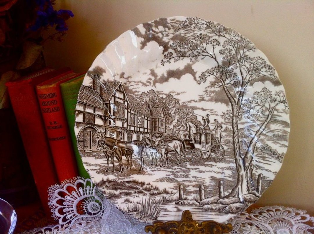 ♥安妮疯古物♥vintage 复古 古董英国瓷器 乡村风系列 Royal mail手绘都铎式建筑蛋糕盘,点心盘,水果盘~便宜 - 浅碟/小碟子 - 其他材质 咖啡色