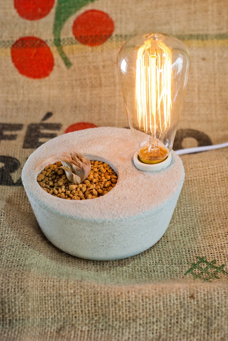 【细雨手作工坊】纯手作清水模花器台灯-[肉肉的灯]含灯泡 - 灯具/灯饰 - 水泥 黄色