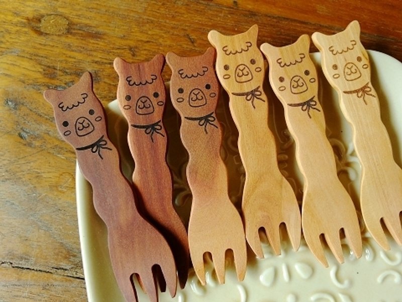 日本厂商藤芸出品 可爱动物园 SAWO木制点心叉 羊驼(单支) - 餐刀/叉/匙组合 - 木头 咖啡色