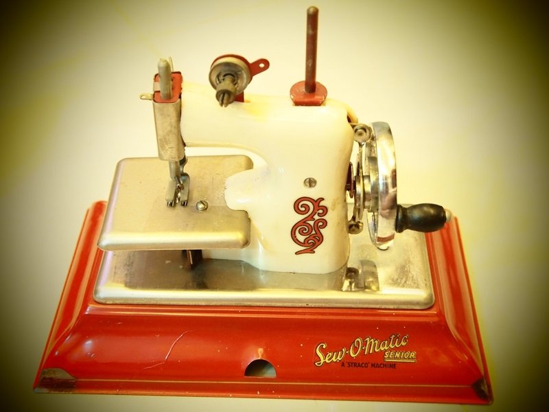 1940年代 英国古董小缝纫机附盒 - 其他 - 其他材质 白色