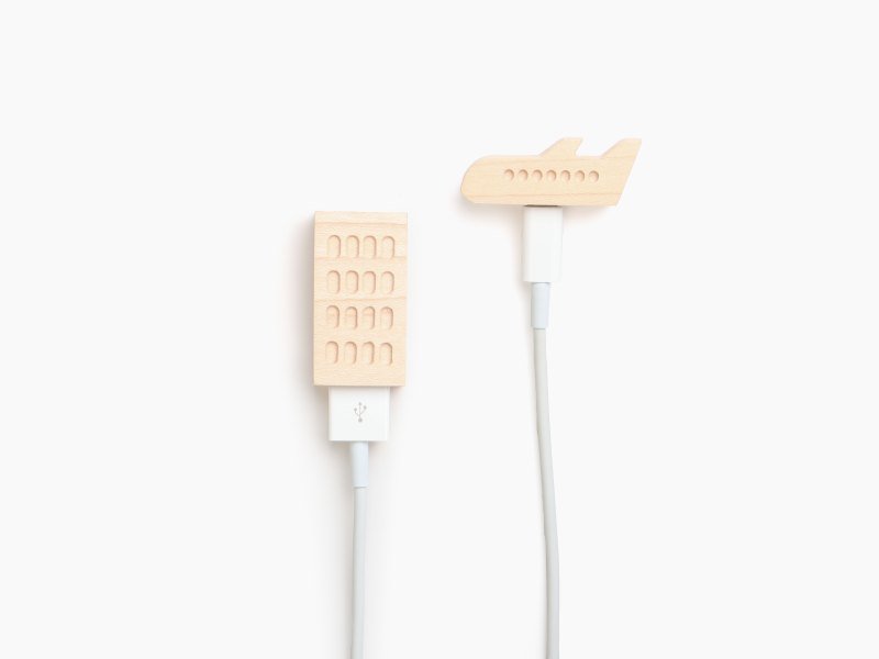 iphone/ ipad mini 童话枫木USB防尘盖（飞机与大楼） - 手机壳/手机套 - 木头 金色