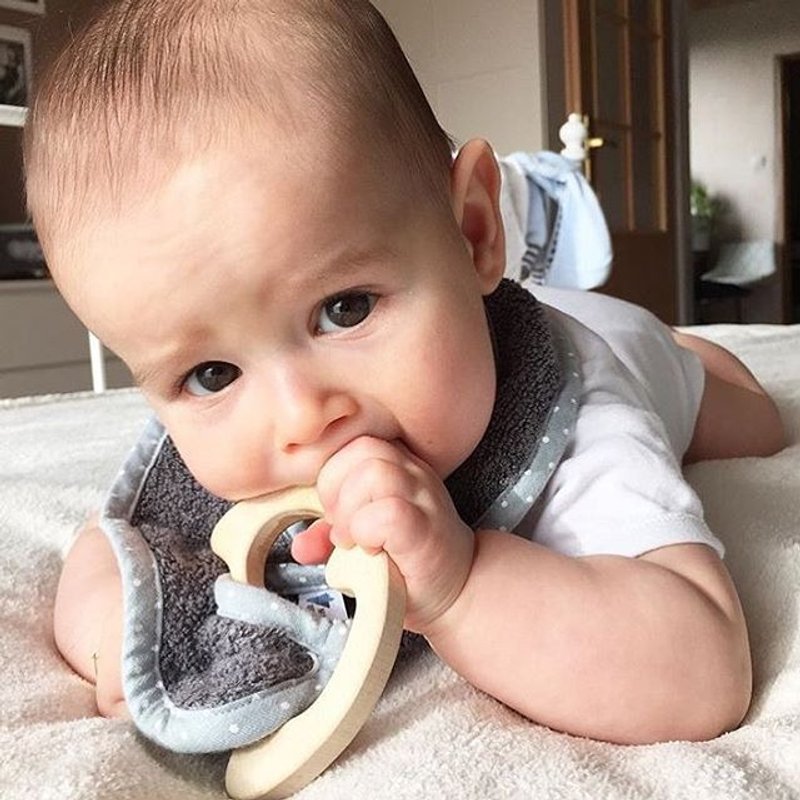 【欧洲制】Lullalove 兜兜磨来磨去 - 枫木款单件围兜组(气质灰) - 围嘴/口水巾 - 棉．麻 