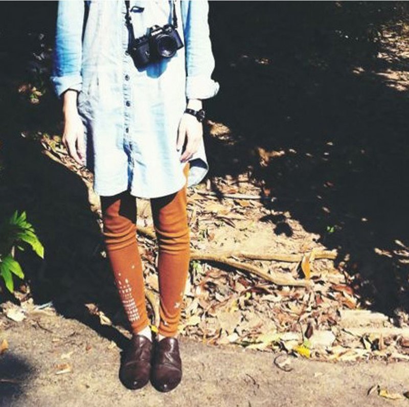 咖啡森林 小树草莓热气球 弹性舒服内搭裤 - 女装长裤 - 棉．麻 咖啡色