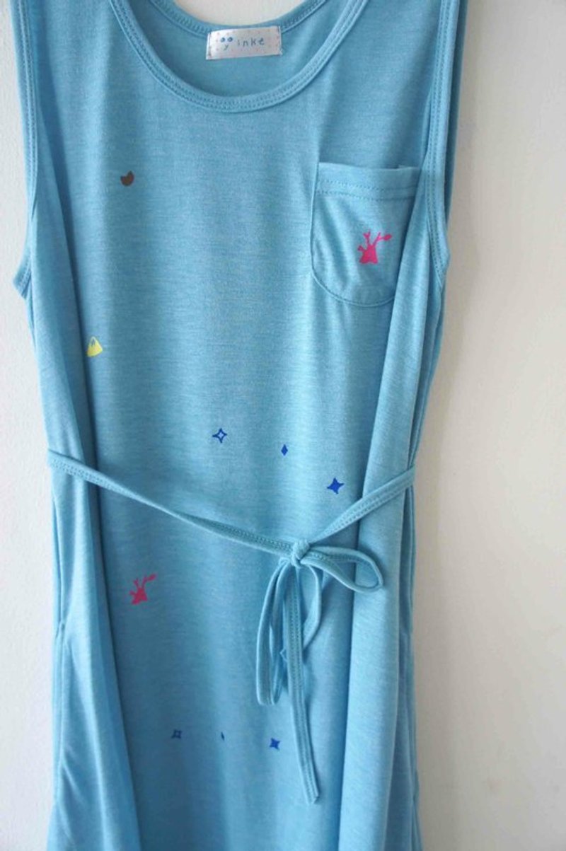 ＊最后一件＊小山、小树、月亮、亮晶晶 湖水绿长长舒服背心 - 女装背心 - 棉．麻 蓝色