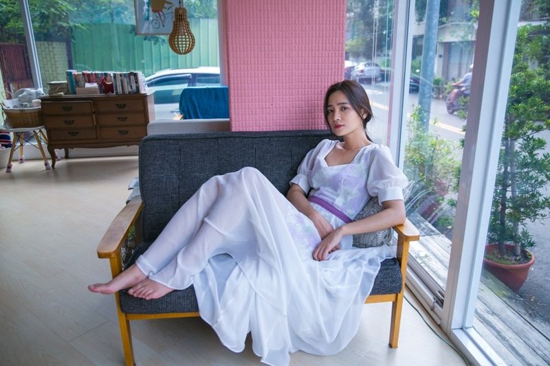 马克的紫藤花园 外罩雪纺内里花卉绑带雪纺洋装 - 洋装/连衣裙 - 其他材质 白色