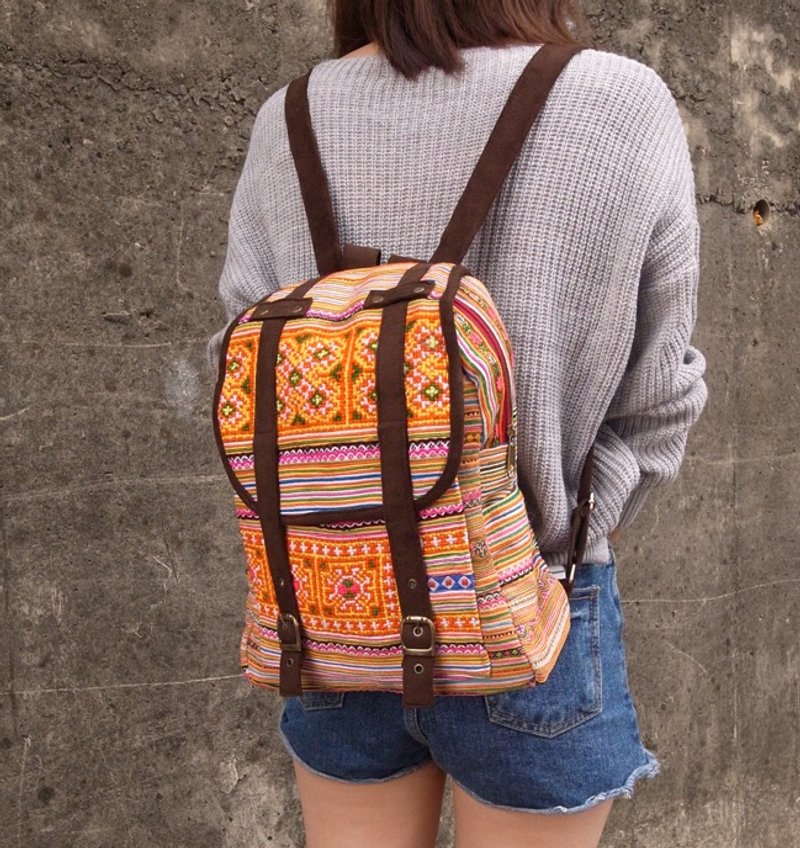 【乐拍子】泰北民族 手工刺绣 古董织布 民族风 后背包 - 后背包/双肩包 - 绣线 橘色