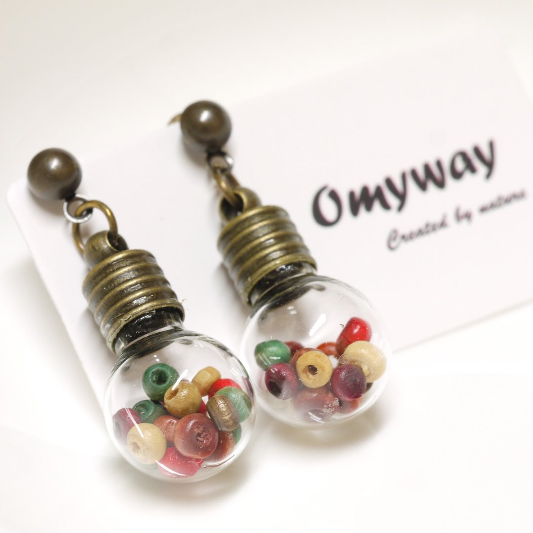 “爱家作-OMYWAY”DIY 手工制作 彩色 木珠 复古 灯泡 玻璃球 耳钉 耳环 - 耳环/耳夹 - 玻璃 白色